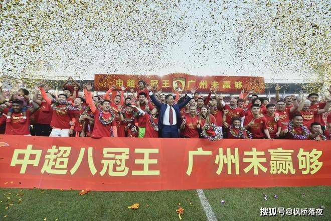 国际年夜城市上海，斑斓女孩林月（林志玲 饰）在街角经营着一家全手工建造的巧克力店。她的日本人老友木场总一郎（池内博之 饰）来华十年，此前曾是北海道夕张的滑雪场救助员，现在在异国异乡进行绘画创作。总算成功举行小我画展的木场，一向巴望和林月走进婚礼殿堂，可是曾的一段旧事成为二人世难以超越的藩篱。昔时心怀画家胡想的林月以留学生身份来到北海道进修，她前后结识了木场及其同事兼老友星野守（福地佑介 饰）。喜好做巧克力送给同亲的星野热忱开畅，他自动出击，与林月越走越近。